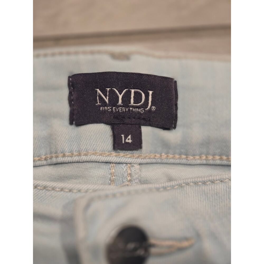 NYDJ (Not Your Daughter's Jeans) Bermuda Shorts Color: Light Wash Size: 14 - Picture 7 of 7